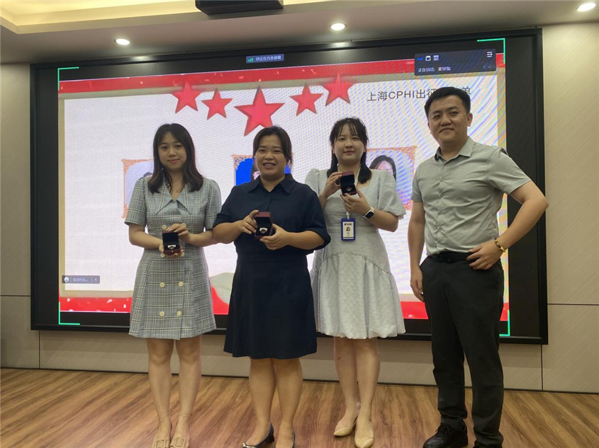 创世红海集团纪念品颁发仪式