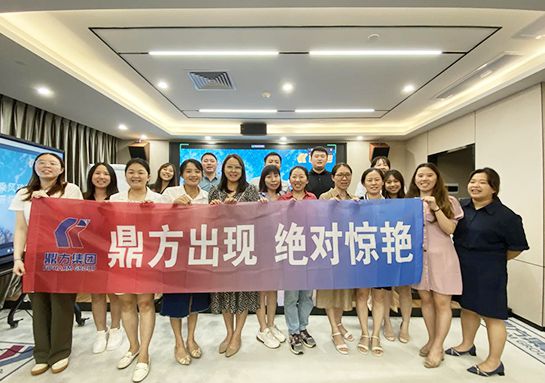 创世红海集团纪念品颁发仪式